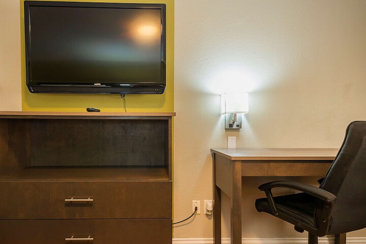 Room 28 of 34