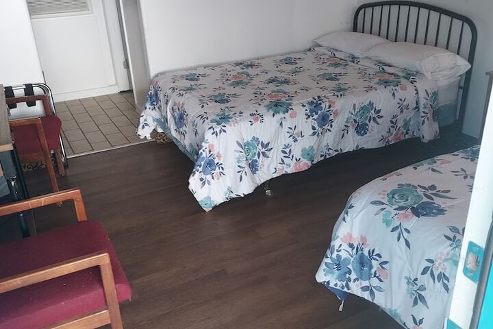 Room 4 of 6