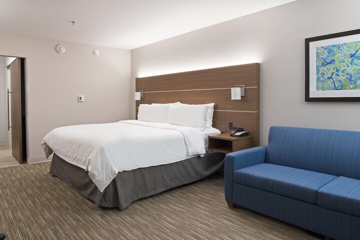 Holiday Inn Express & Suites Racine by IHG