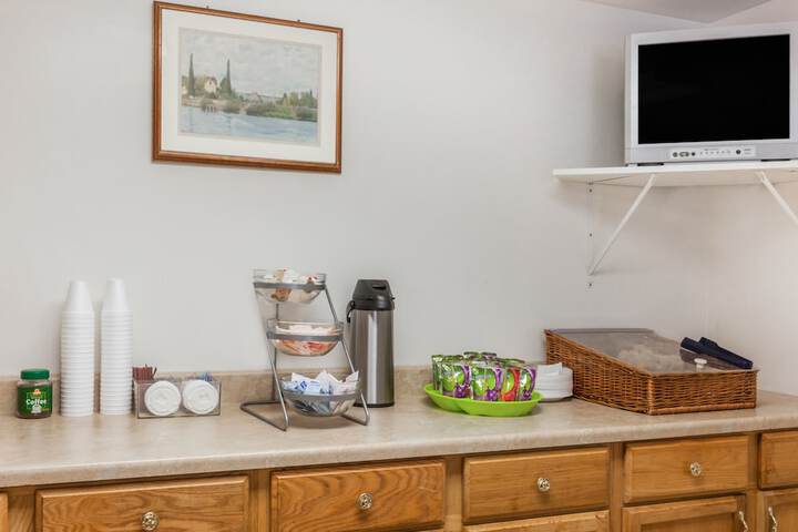 Breakfast/Coffee Service 17 of 17