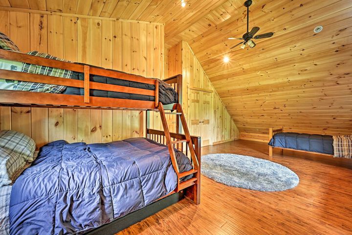 Private Chester Home w / Deck Mins to Skiing!