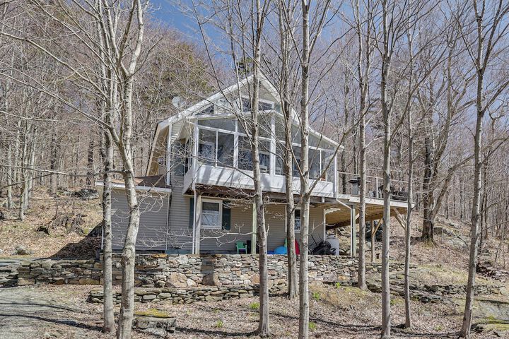 Jeffersonville Home w / Deck Near Hiking & Climbing