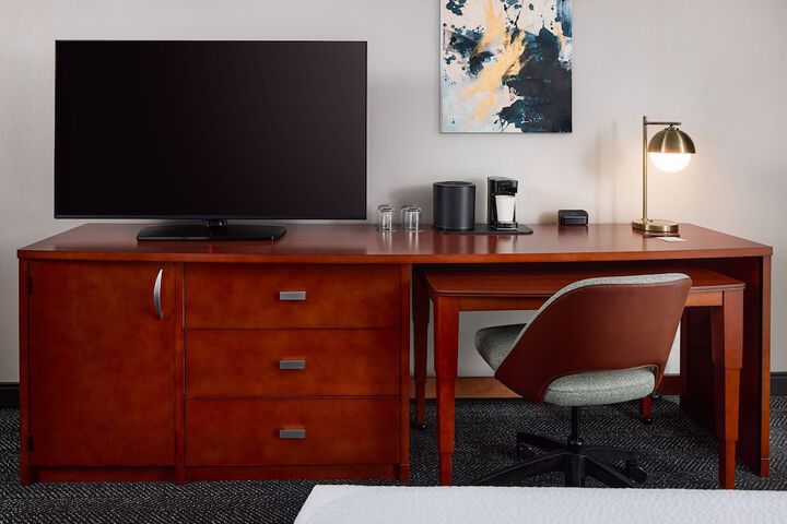 Room 27 of 40