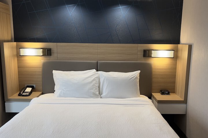 Room 10 of 28