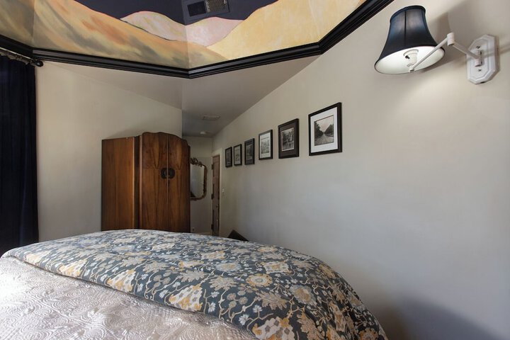 Room 15 of 61