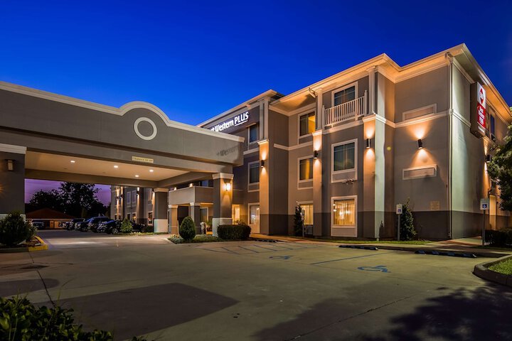 Hotel 4 of 52