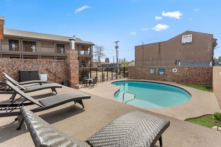 Sandpoint Hotel & Suites Downtown