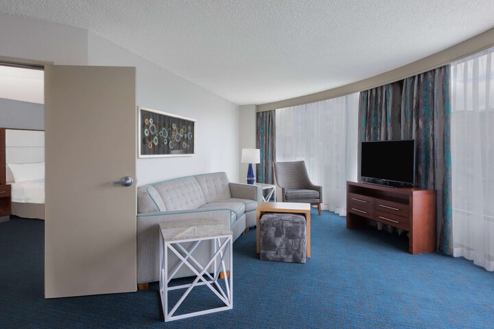 Room 32 of 73