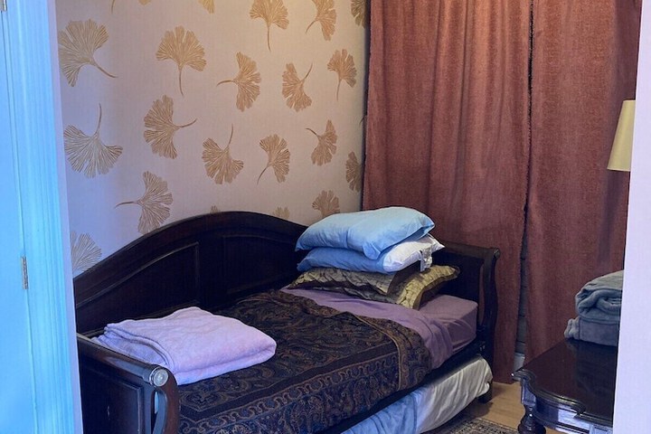 Room 32 of 102
