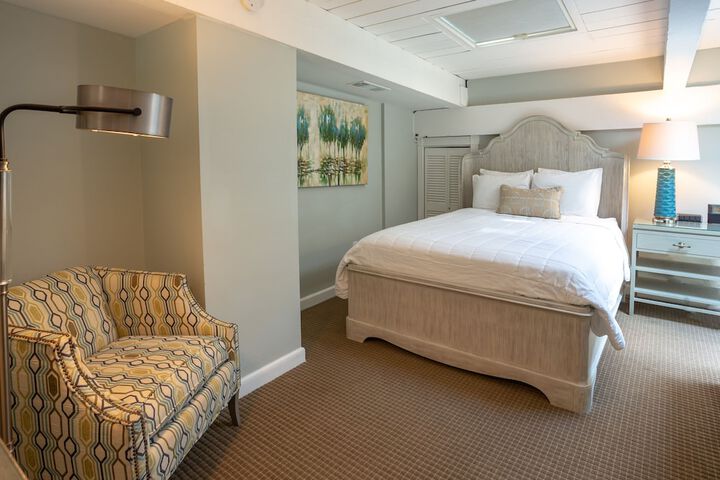 Olde Harbour Inn