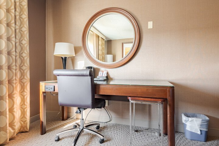 Room 32 of 43
