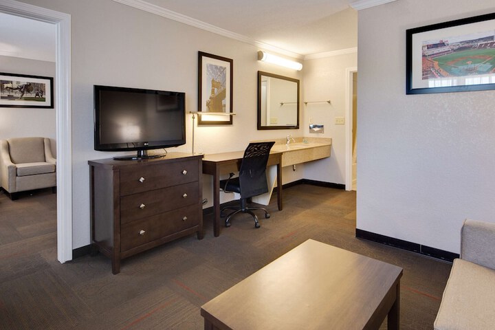 Room 15 of 33