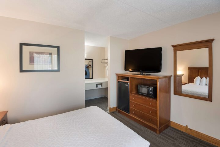 Room 30 of 43