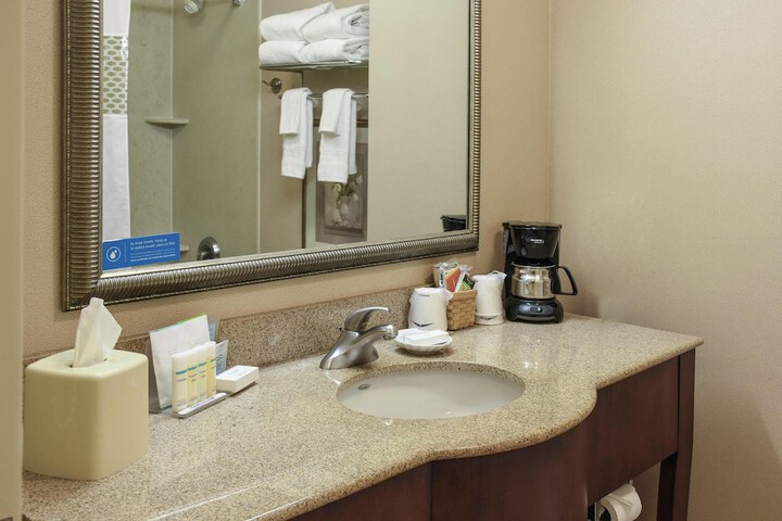 Hampton Inn & Suites Youngstown-Canfield