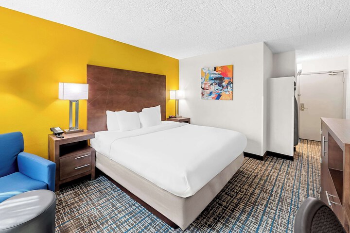 Room 16 of 34