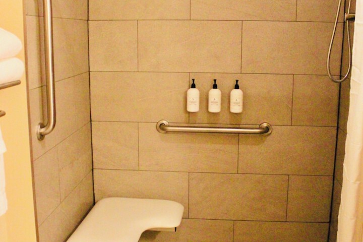 Cobblestone Hotel & Suites – Devils Lake