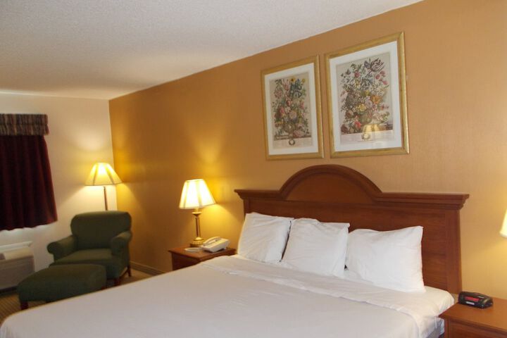 Room 13 of 18