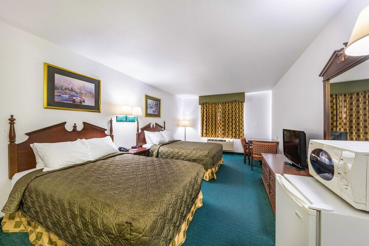 Room 16 of 40