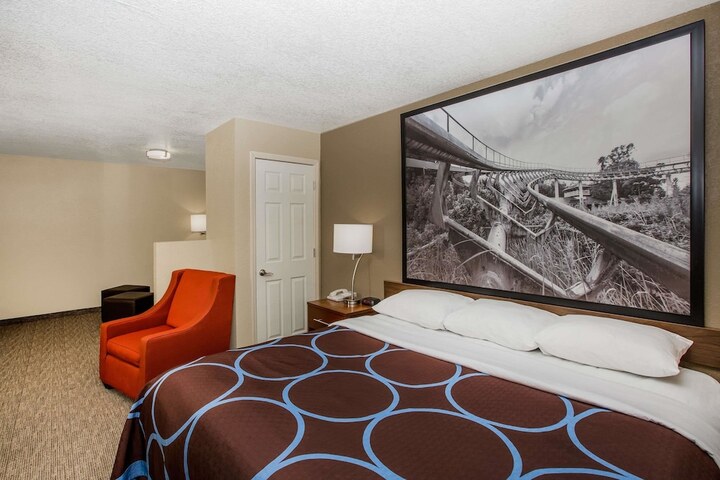 Room 8 of 26
