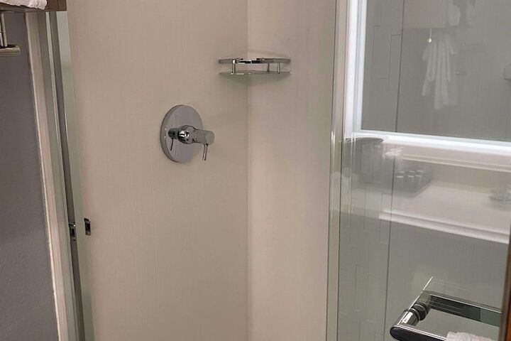 Room 9 of 37