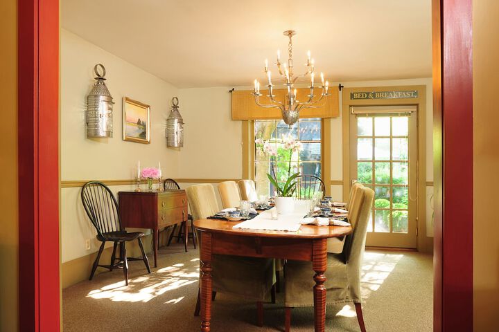 1795 Acorn Inn B & B