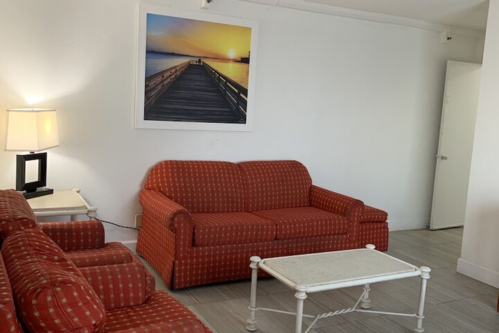 Room 9 of 32