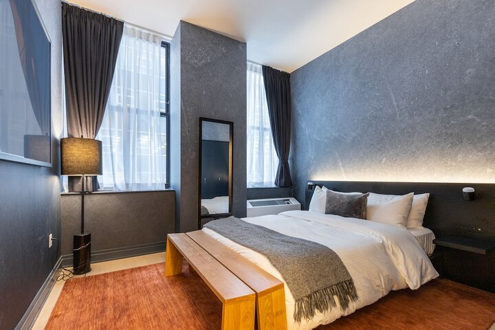 Room 48 of 82
