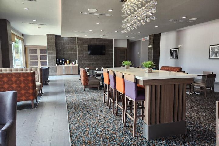 La Quinta Inn & Suites by Wyndham Dallas Grand Prairie North
