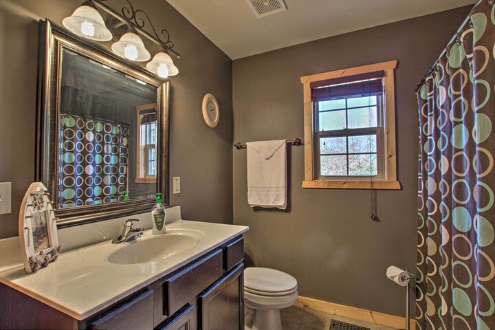 Close to Vineyards: Updated New Haven Retreat!