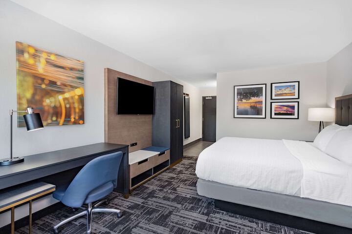 Room 26 of 33