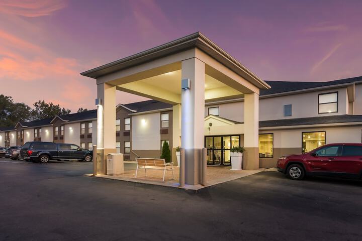 Hotel 5 of 63