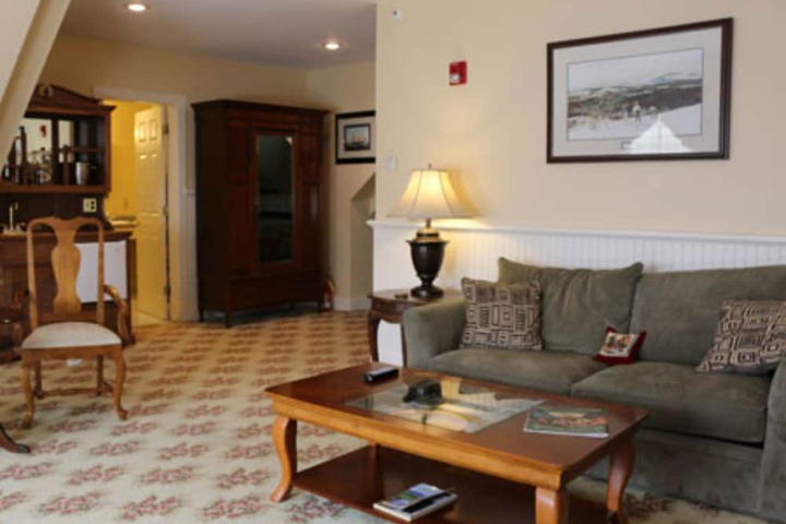 Room 33 of 46