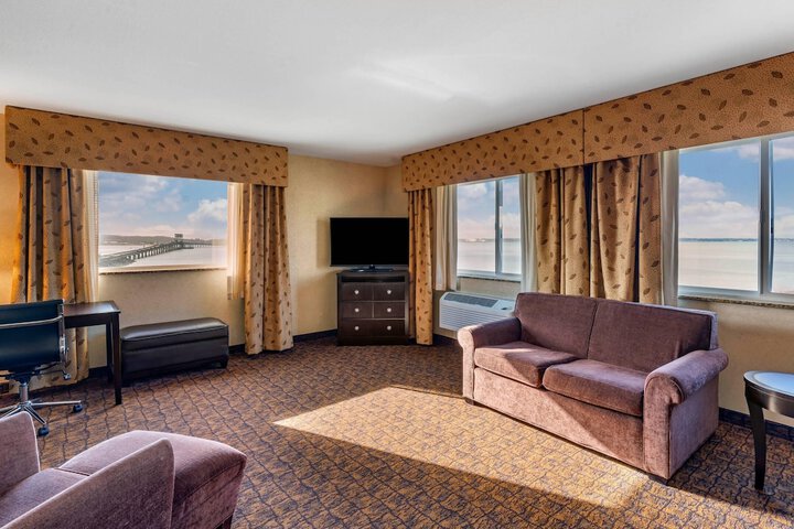 Lloyd Hotel Astoria Bayfront an Ascend Collection Hotel
