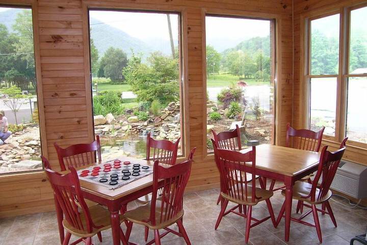 Jonathan Creek Inn