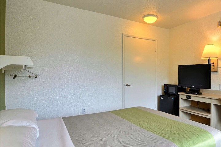 Room 12 of 24