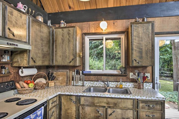 Waterfront Cabin w / Fire Pit in Gig Harbor!