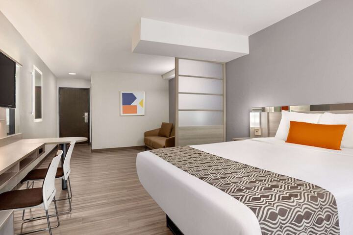 Room 22 of 53