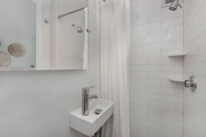 Room 15 of 26