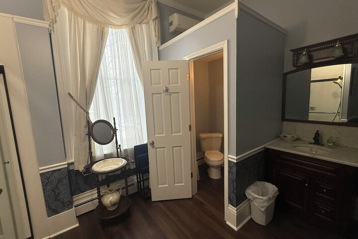 Room 35 of 63