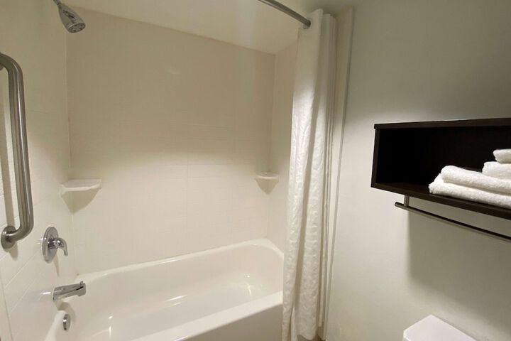 Room 10 of 26