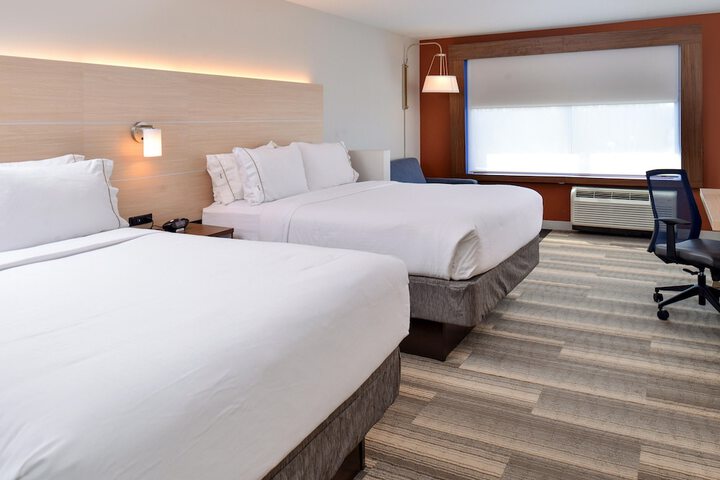 Room 32 of 66