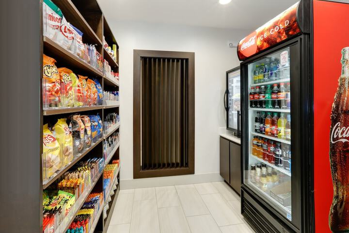 Holiday Inn Express & Suites Dallas NW - Farmers Branch by IHG
