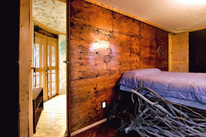 Lost River Hostel