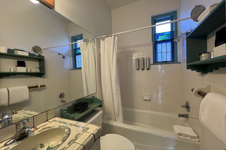 Room 30 of 142