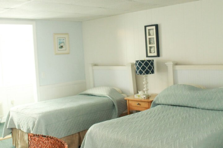 Room 65 of 230