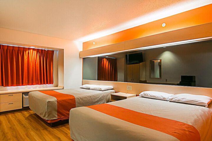 Motel 6 Sycamore IL