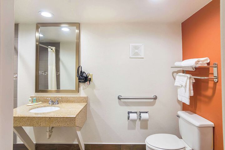 Room 14 of 28