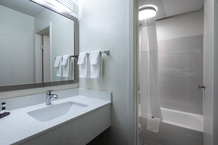 Days Inn by Wyndham Greenville