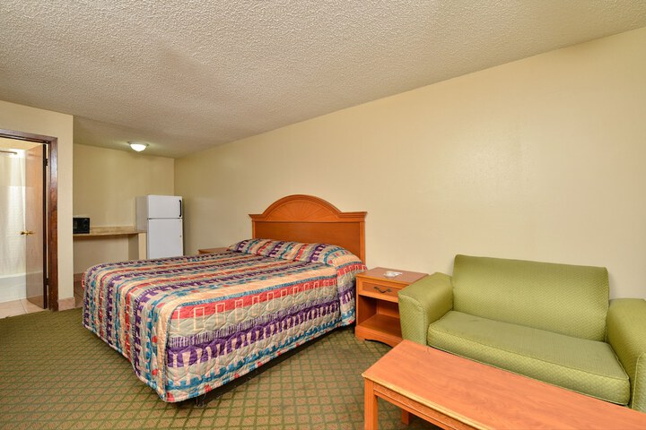 Room 12 of 16