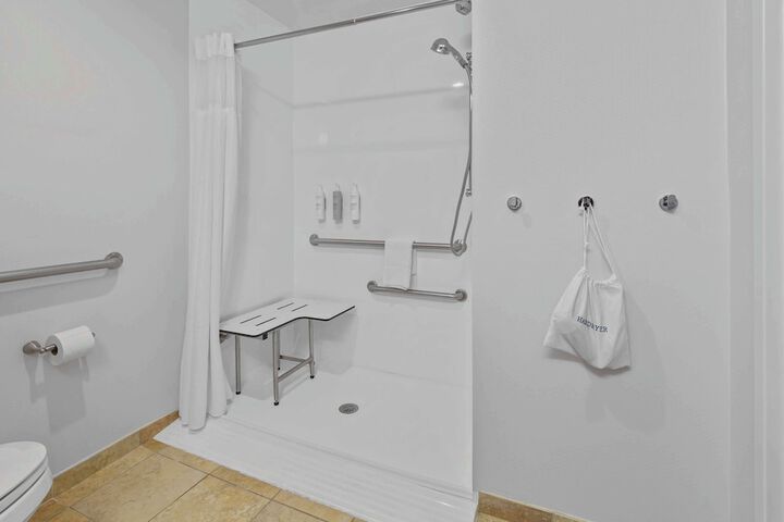 Room 15 of 34